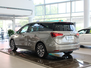 2018款18T 6座尊贵型 左后45度