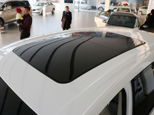 2018款18T 6座精英型 车顶