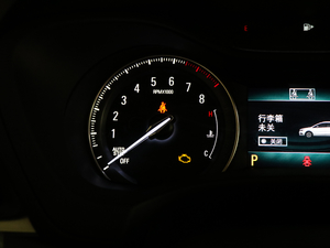2018款18T 6座精英型 中控区