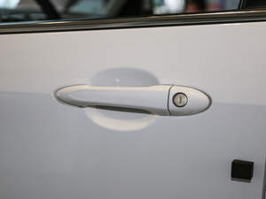 2018款18T 6座豪华型 主驾门拉手