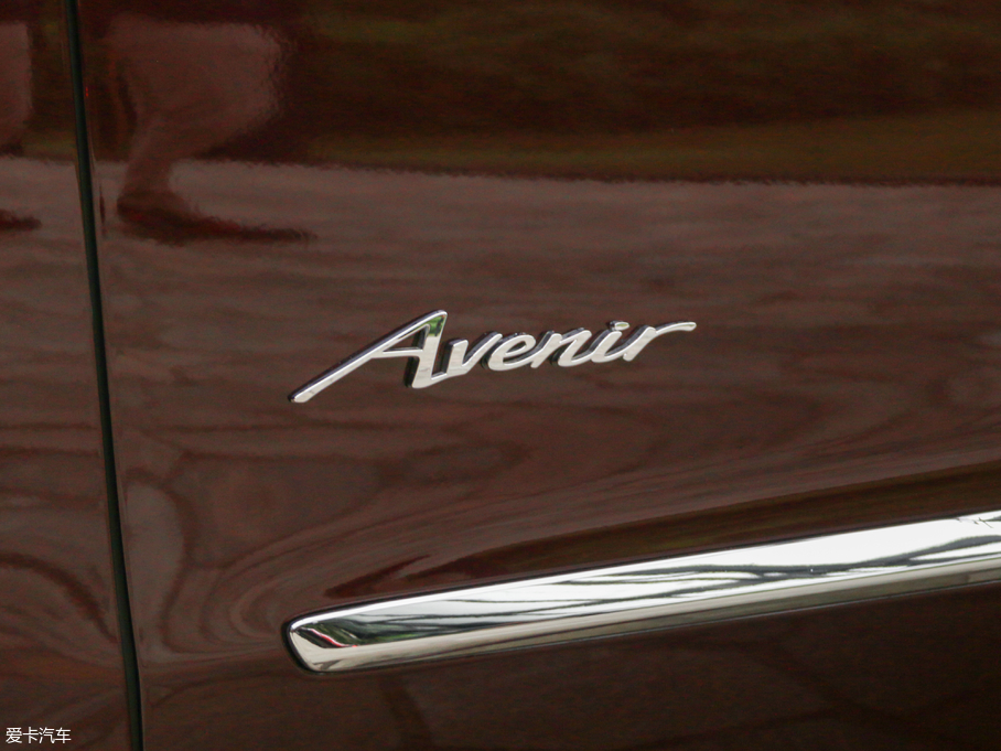 2018���Խ 28T Avenir