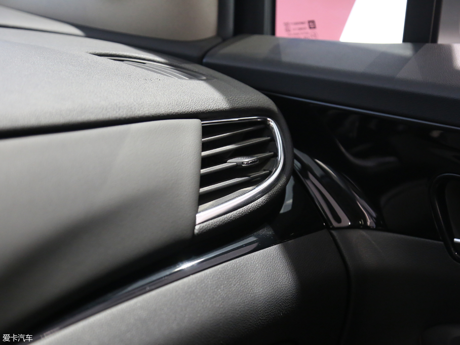 2018����� 18T �ԄӃ�򌶼�о�Ӣ��