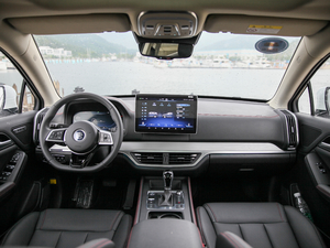 2018款2.0T 自动智联尊耀型 7座 国V 内饰全景