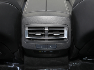 2019款超能版 520km 智联领创型 中控区