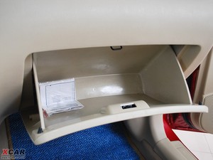 2009款1.5L 手动实用版 手套箱