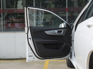 2020款1.5L CVT豪华型 驾驶位车门