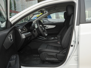2020款1.5L CVT豪华型 前排空间