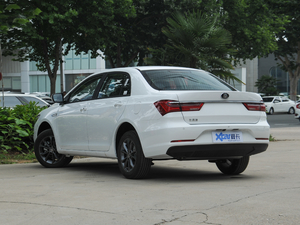 2020款1.5L CVT豪华型 左后45度