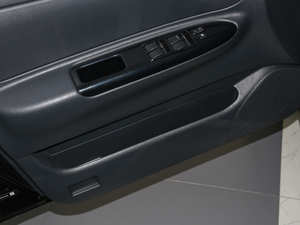 2020款1.5L 手动经典型 前门储物空间