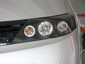2010款2.0L 手动豪华版 大灯