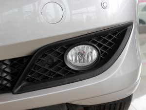 2010款2.0L 手动豪华版 前雾灯