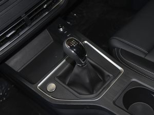2020款超越版 1.5TI 手动豪华型 换挡杆
