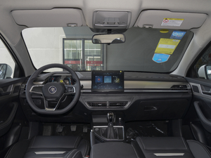 2020款超越版 1.5TI 手动豪华型 内饰全景