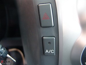 2009款1.0L 尊贵版 中控区
