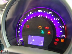 2009款1.0L 尊贵版 中控区