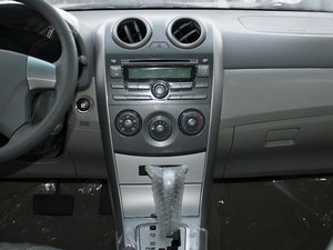 2010款1.5L 尊雅版(473QB) 中控台