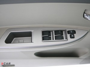 2010款1.5L 豪雅版(473QB) 主驾车窗控制区	