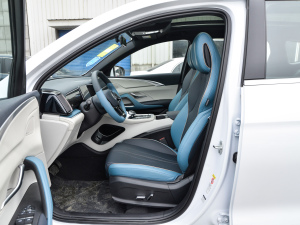 2021款1.5T 自动骁云版豪华型 前排空间