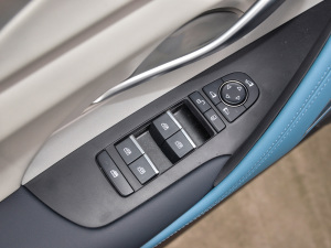 2021款1.5T 自动骁云版豪华型 主驾车窗控制区	