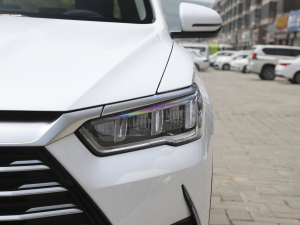 2021款1.5T 自动精英型 大灯