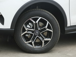 2021款401KM 豪华型 轮圈
