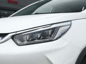 2021款401KM 豪华型 大灯