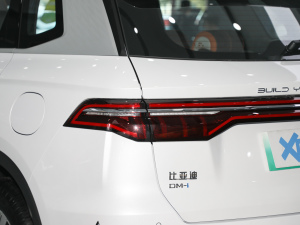 2022款DM-i 51km 尊荣型 尾灯