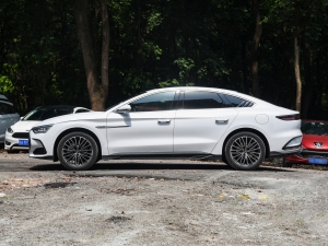 2022款DM-i 121KM尊享型 正侧（左）