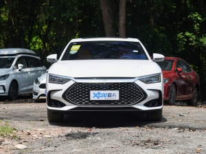 2022款DM-i 121KM尊享型 正前