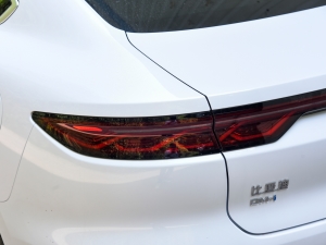 2022款DM-i 121KM尊享型 尾灯
