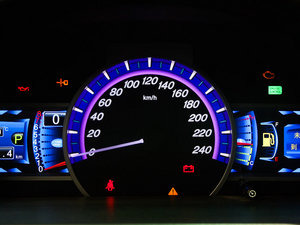 2011款2.4L 自动尊享版 中控区