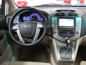 2011款2.4L 自动尊享版 中控区