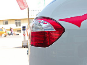 2011款2.0L 手动尊贵版 细节外观