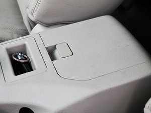 2011款2.0L 手动尊贵版 空间座椅