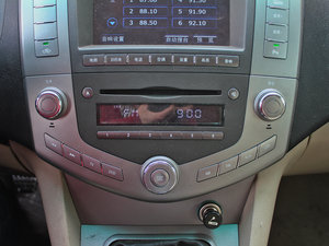 2011款2.0L 手动尊贵版 中控区
