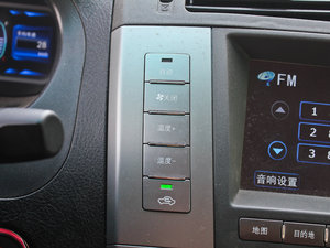 2011款2.0L 手动尊贵版 中控区