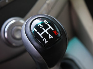 2011款2.0L 手动尊贵版 中控区