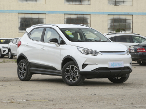 2023款320KM 豪华型 右前45度