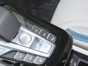 2023320KM A {(dio){(dio)(ji)