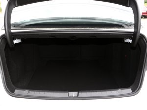 2023款冠军版 510KM卓越型 行李厢空间