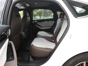 2023款冠军版 510KM卓越型 后排空间