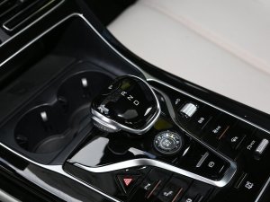 2023款冠军版 610KM卓越型 换挡杆