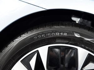 2023܊ 700km F ݆̥ߴ