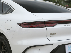 2023款DM-i 冠军版 121KM 尊贵型 尾灯