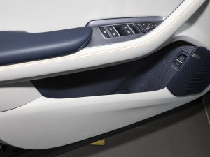 2023款冠军版 EV 605KM 旗舰PLUS 前门储物空间