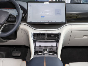 2023款冠军版 EV 605KM 旗舰PLUS 中控台