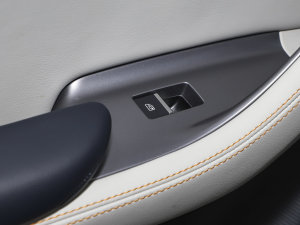 2023款冠军版 EV 605KM 旗舰PLUS 后排车窗控制区