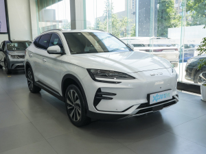 2023款冠军版 EV 520KM 尊贵型 右前45度