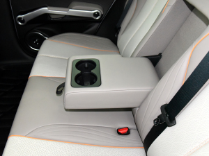 2024款荣耀版 510KM 卓越型 后排中央扶手