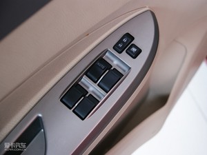 2010款1.8L 自动旗舰型 主驾车窗控制区	